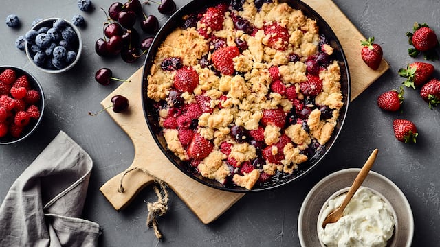 Beeren-Crumble vom Grill