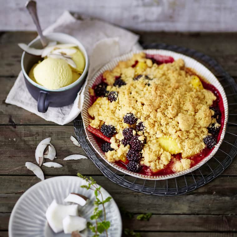 Ananas-Brombeer-Crumble