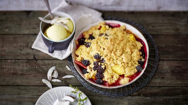 Ananas-Brombeer-Crumble