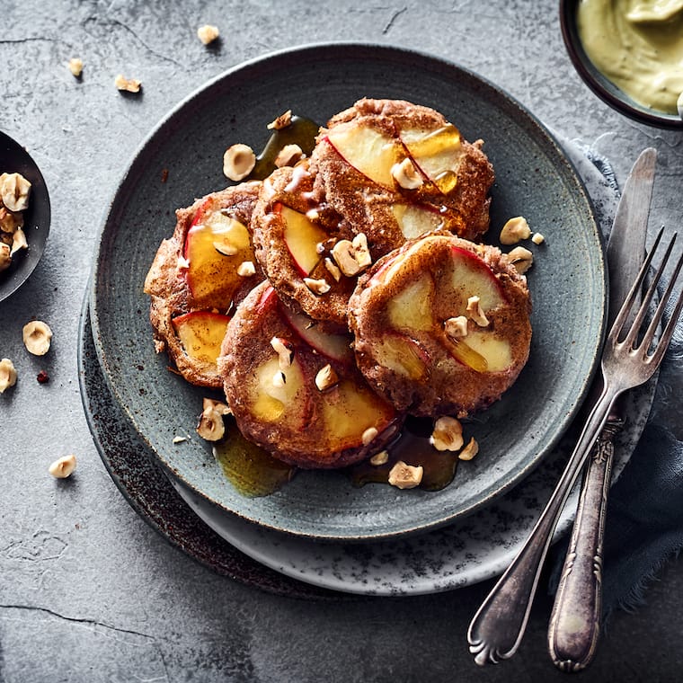 Apfel-Pancakes mit Nüssen