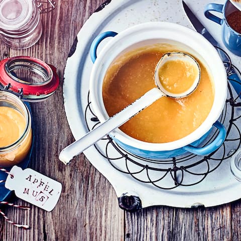 Frisches Apfelmus selbstgemacht: So schmeckt es einfach am besten und lässt sich auch gut verschenken!