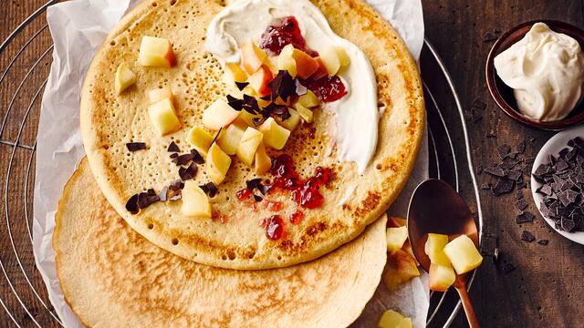 Apfelpfannkuchen mit Creme