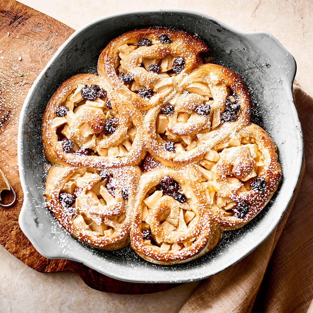 Apfelschnecken mit Mandeln und Sultaninen