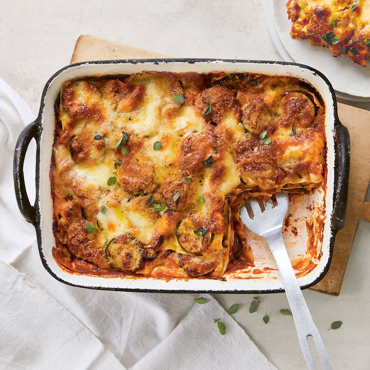 Auberginen-Lasagne mit Zucchini und Mozzarella