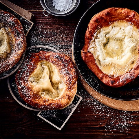 Ein bayrisches Originalrezept: Ausgezogene, oft auch als Krapfen oder Knieküchle bezeichnet, müssen vor dem Ausbacken im Fett auseinandergezogen werden – daher auch der Name!
