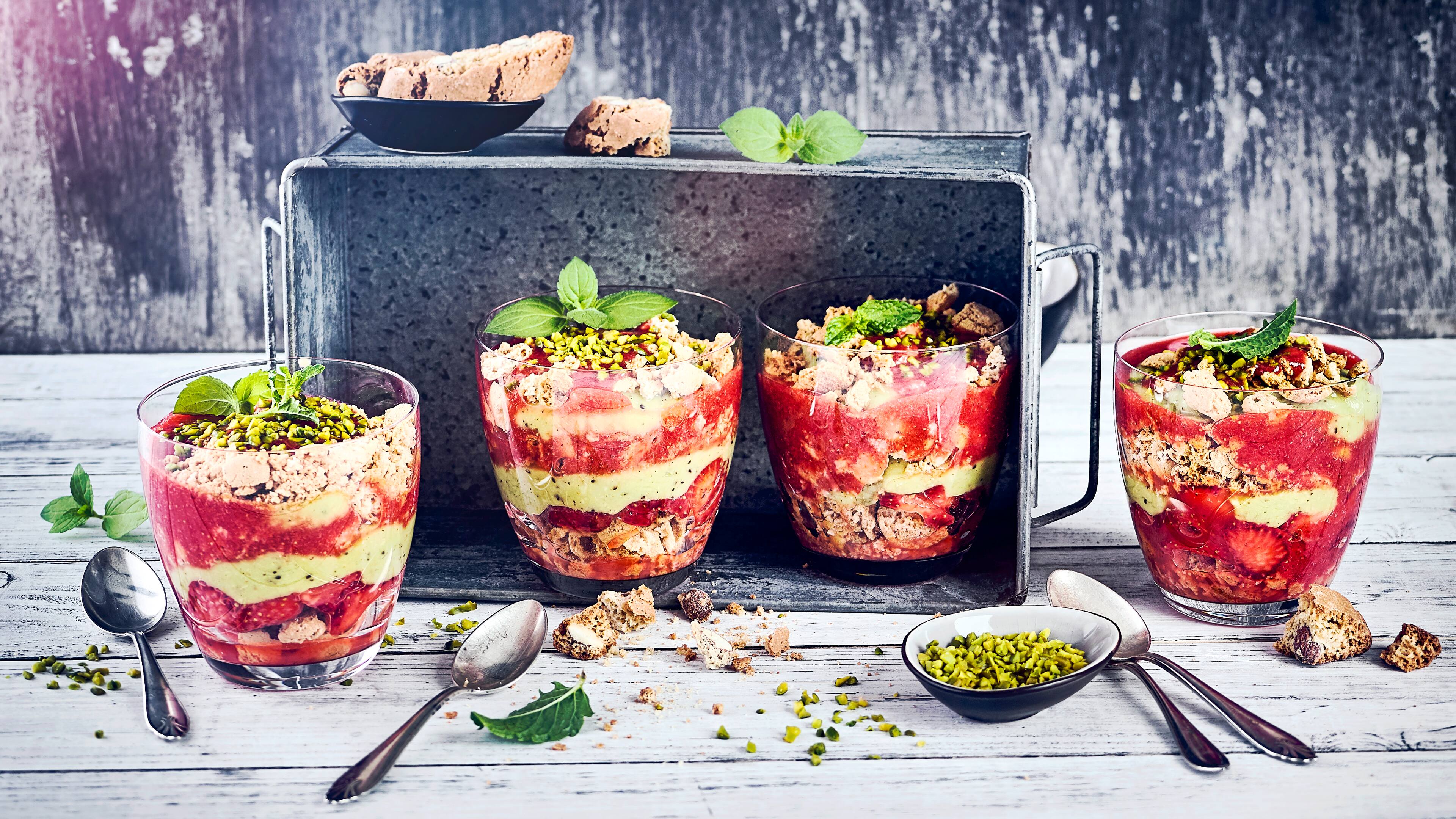 Avocado-Erdbeer-Tiramisu - Rezept | EDEKA