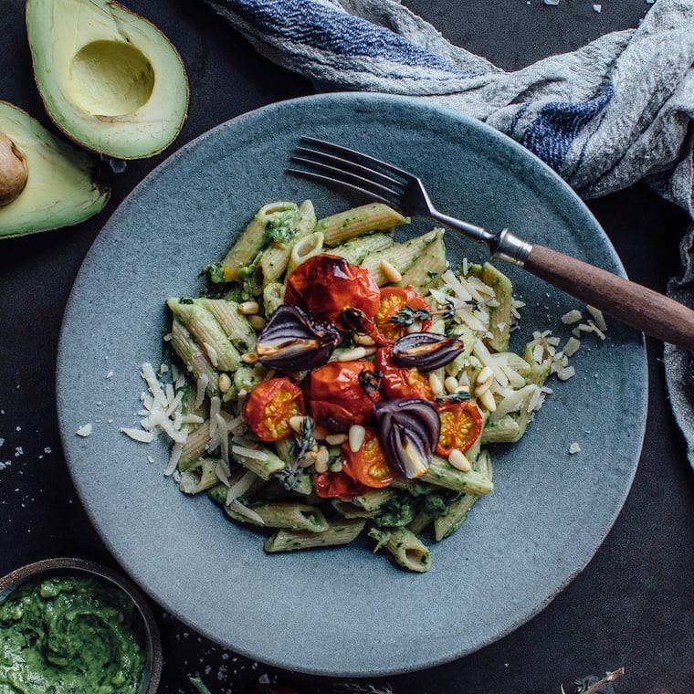 Avocado-Pesto mit Vollkorn-Penne