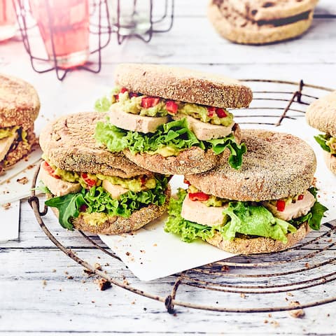 Avocado-Sandwich mit Tofu