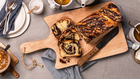 Ähnlich einem süßen Hefezopf oder Hefekuchen: Babka ist ein Rezept aus Mittel- oder Osteuropa – super lecker finden wir!
