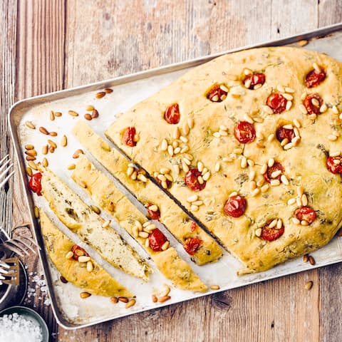 Bärlauch-Focaccia mit Tomate