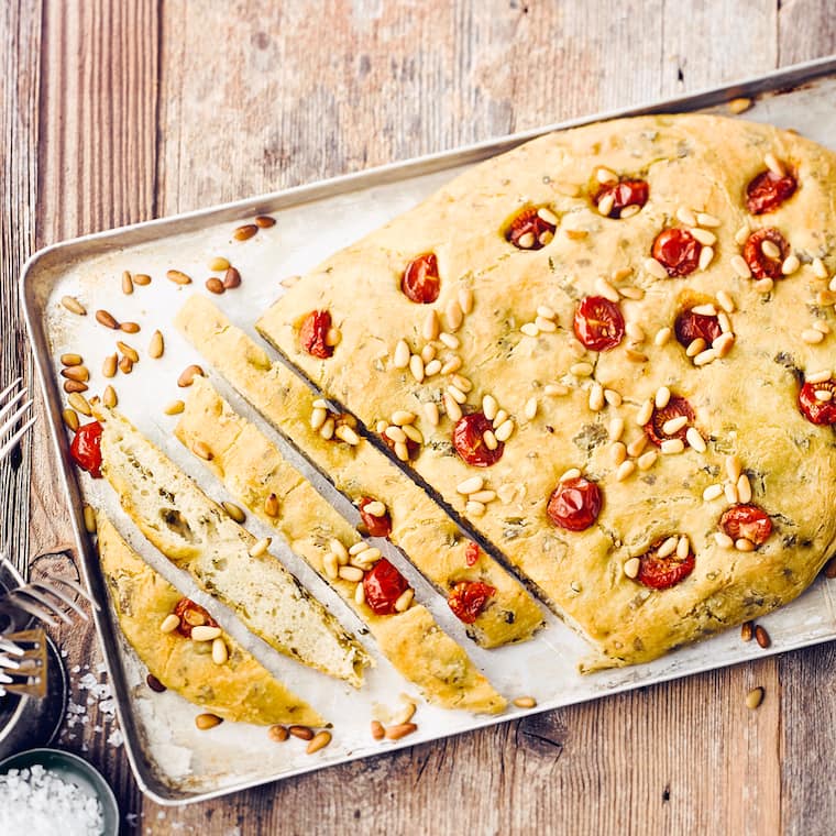 Bärlauch-Focaccia mit Tomate