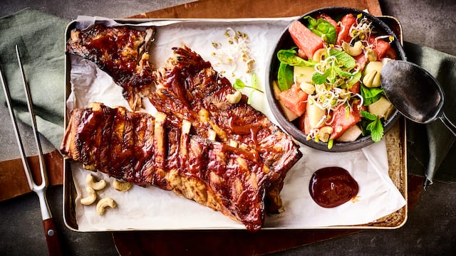 BBQ Ribs mit Melonensalat