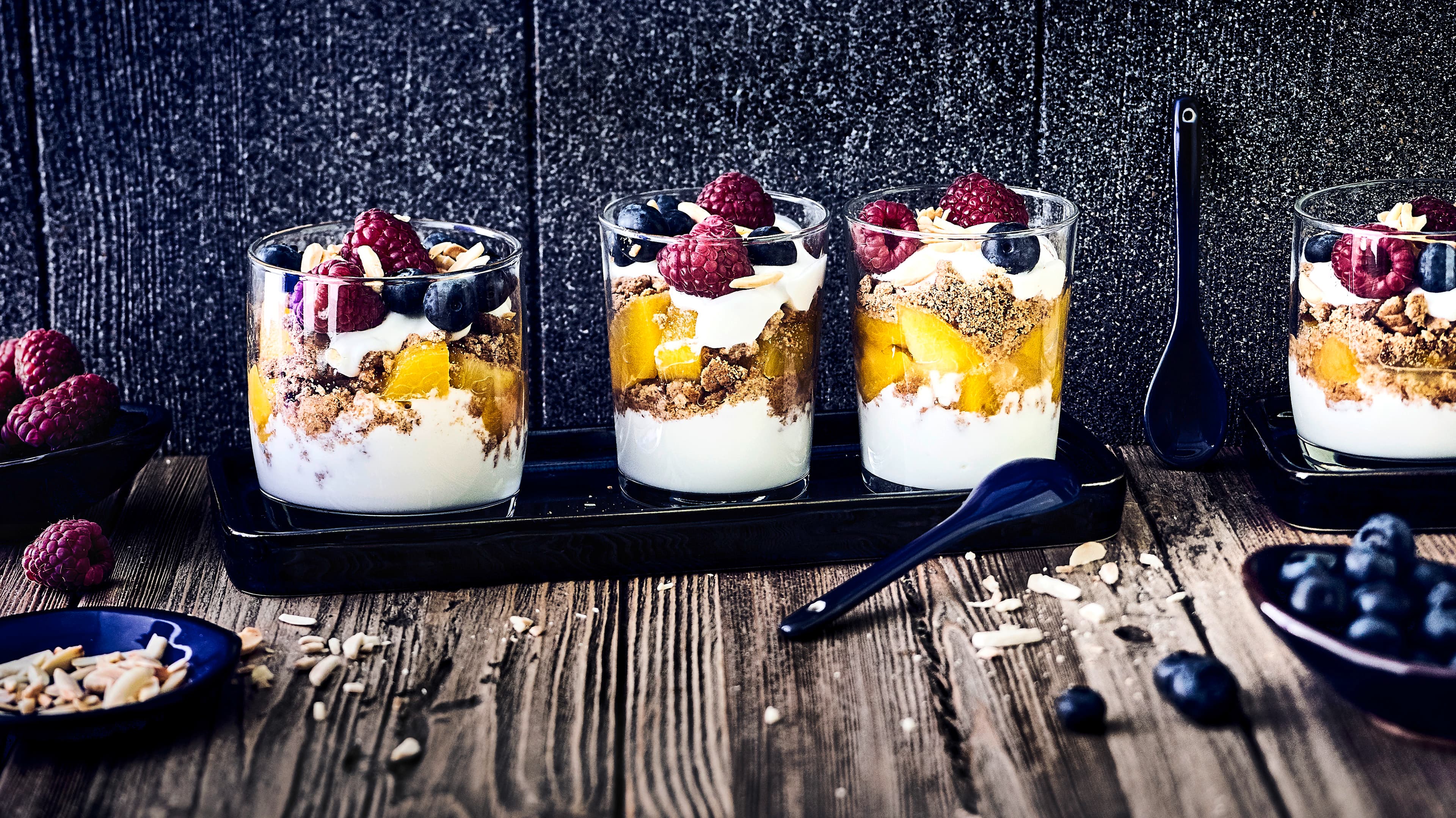 Beeren-Pfirsich-Dessert - Rezept | EDEKA