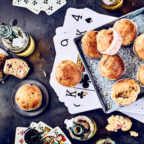 Muffins zum Männerabend? Aber natürlich! Unsere herzhaften Biermuffins mit Speck und Käse sind der perfekte Begleiter! 