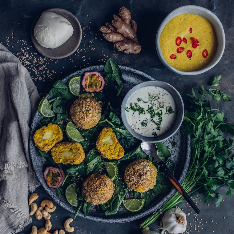 Blumenkohl-Falafel mit Mozzarellakern