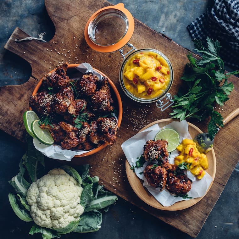 Blumenkohl-Wings mit scharfem Mango-Chutney