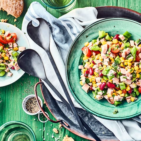 Bohnen-Mais-Wurstsalat