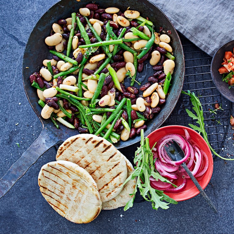 Bohnen-Pfanne mit Chili-Tomaten-Salsa