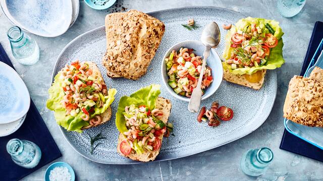 Brötchen mit Krabbensalat