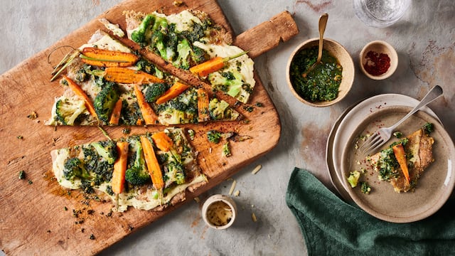 Brokkoli-Pizza mit Grünkohl-Pesto