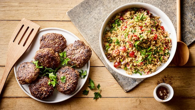 Bulgur mit Lammfrikadelle