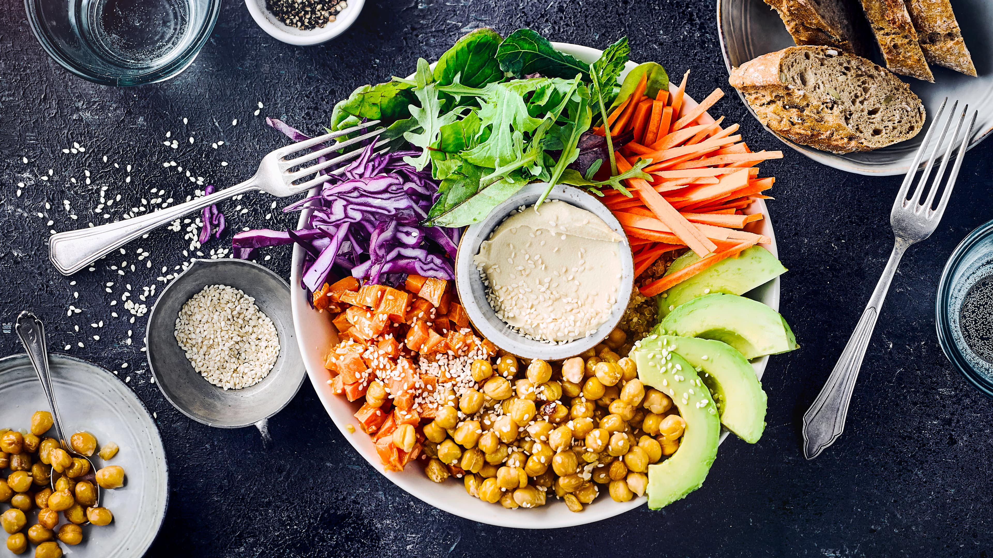 Bowl Rezepte Vegetarisch Warm, Sommerliche Buddha-bowl. Ein Veganes Rezept Mt Räuchertofu