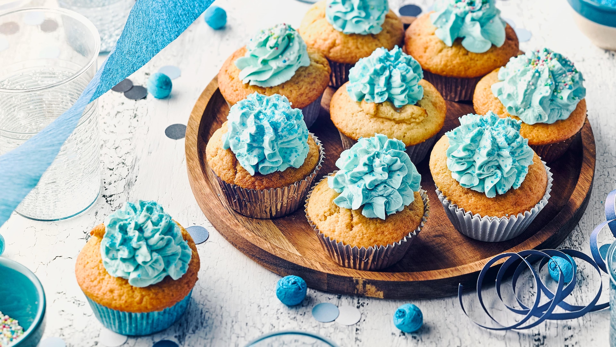 Bunte Vanille-Cupcakes 