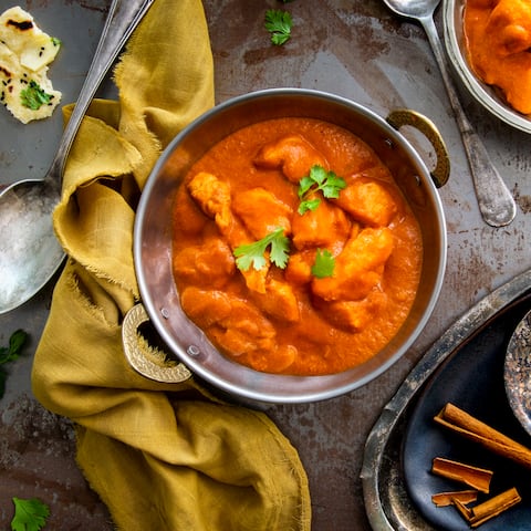 Ein Klassiker der indischen Küche und lecker aromatisch würzig: Probieren Sie unser Rezept für Butter Chicken doch einmal aus und servieren dazu am besten Reis.