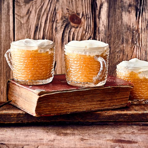 Nicht nur etwas für Zauberlehrlinge: Butterbier schmeckt nicht nur Harry Potter und seinen Freunden in Hogwarts sondern kann auch zuhause leicht hergestellt und genossen werden.