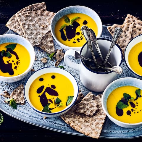 So schmeckt der Herbst: Kürbissuppe vom Butternut mit Kokosmilch und leichter Currynote.