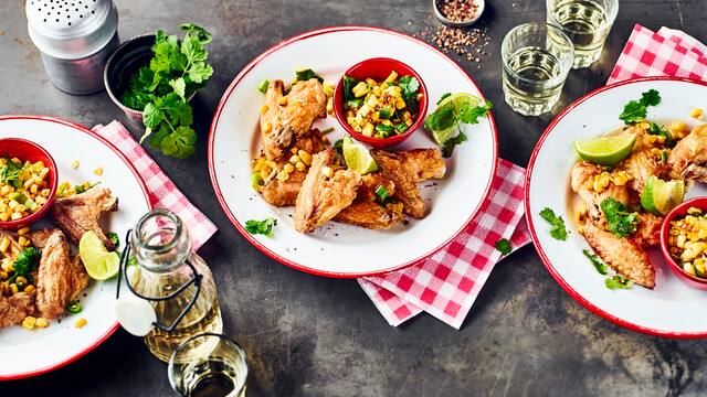 Chicken Wings mit Maissalat