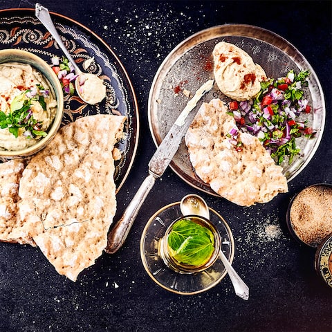 Ob als Dip zum Grillen oder als Belag fürs Brot: Unser Rezept für Dattelcreme ist ganz einfach und schnell und die Creme schmeckt herrlich süß und cremig: Einfach ausprobieren!