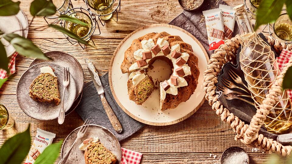 Dinkel-Mandel-Gugelhupf mit kinder Country