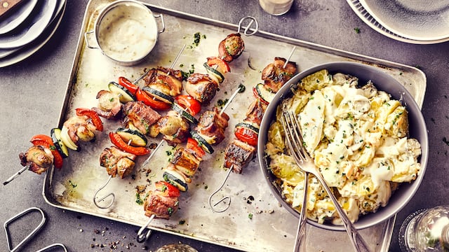 Grillspieß an Kartoffelsalat