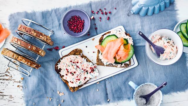 Gemüsebrot mit Fisch