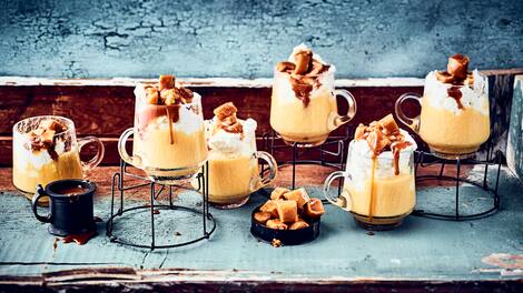 Ein heißer Punsch wärmt in der kalten Jahreszeit und verbreitet weihnachtliche Stimmung. Bereiten Sie mit unserem Rezept einen leckeren Eierpunsch zu!