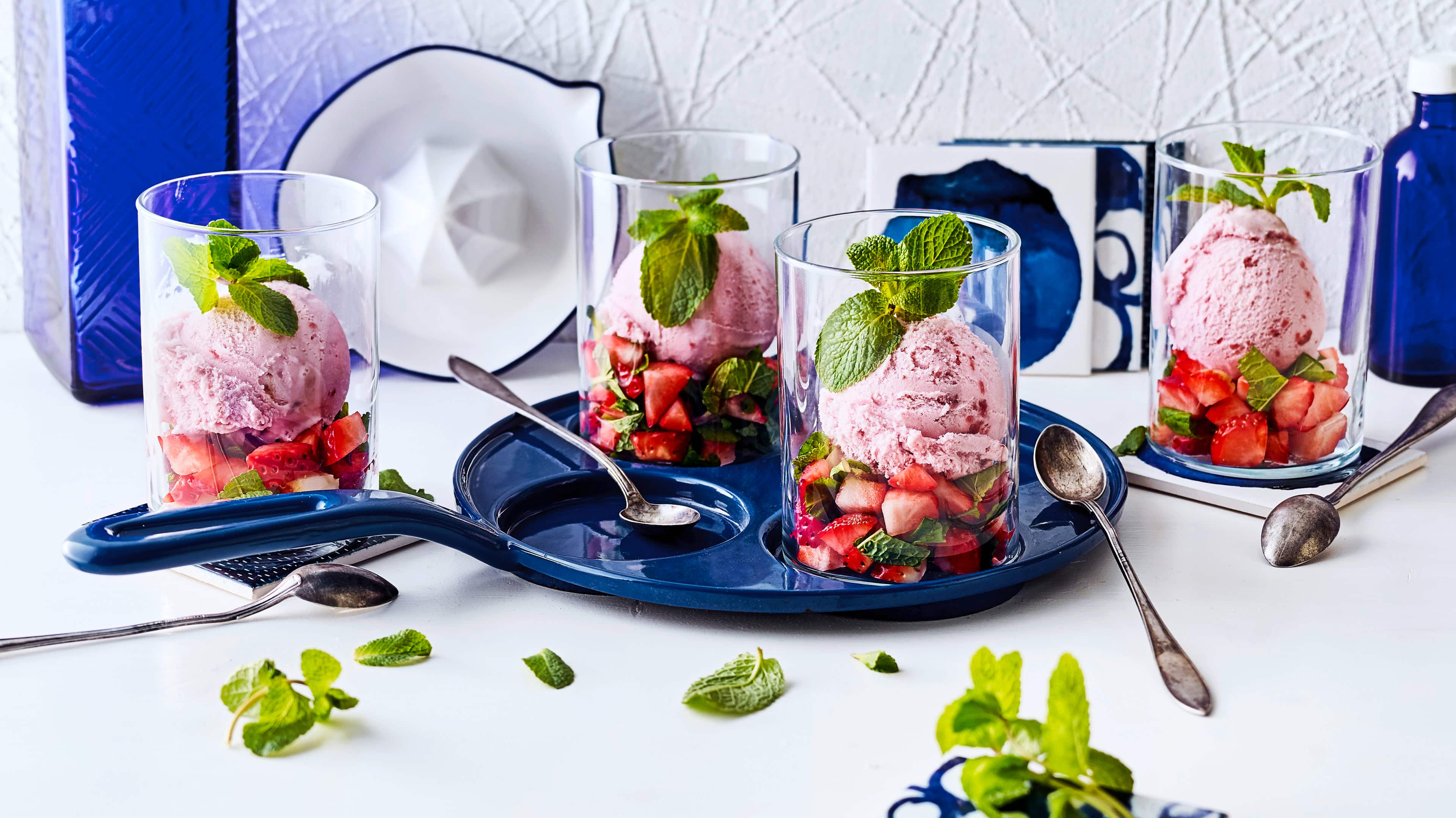 Erdbeer-Buttermilch-Eis - Rezept | EDEKA