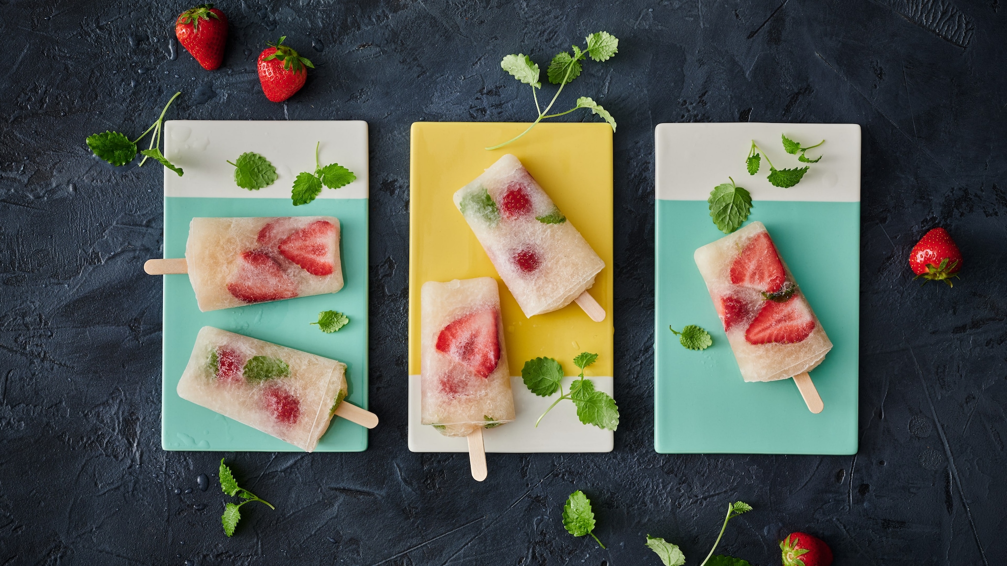 Erdbeer-Ginger-Ale-Popsicles