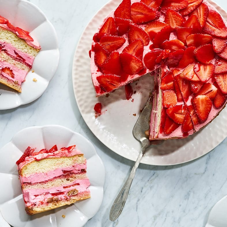 Erdbeer-Käse-Sahne-Torte mit Rhabarber