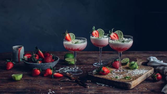 Erdbeer-Mousse mit Limette und weißer Schokolade