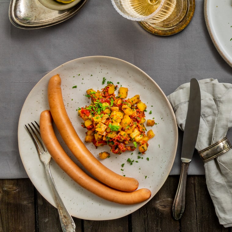 Festlicher Kartoffelsalat mit Würstchen