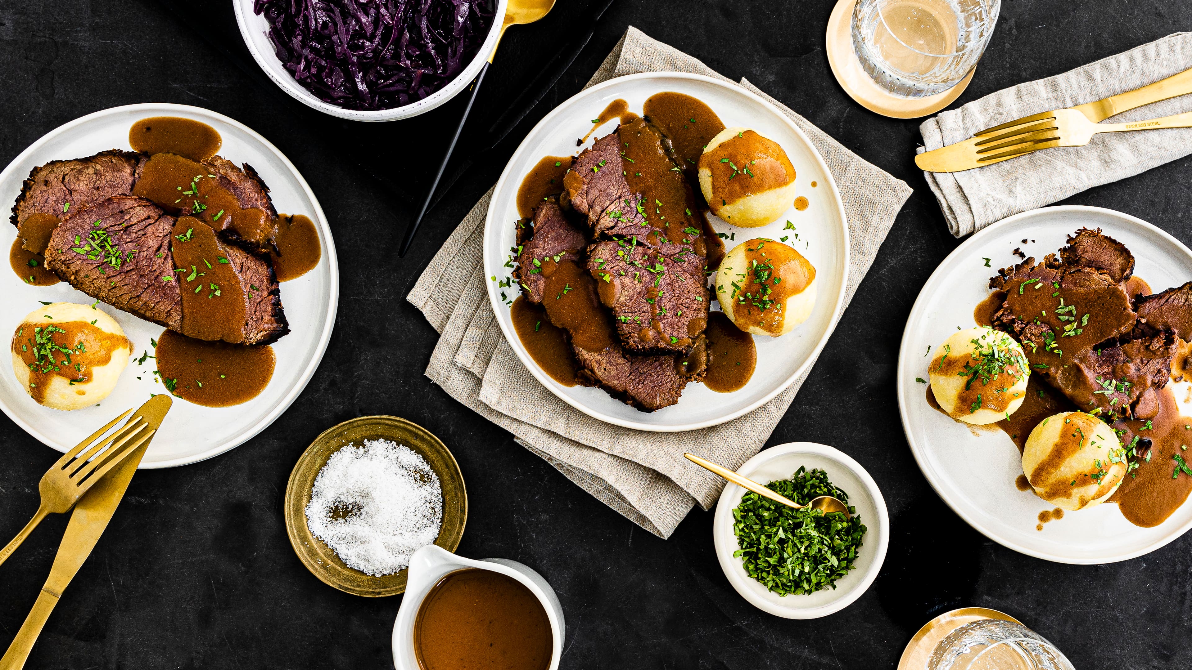 Fränkischer Sauerbraten mit Rotkohl und Klößen