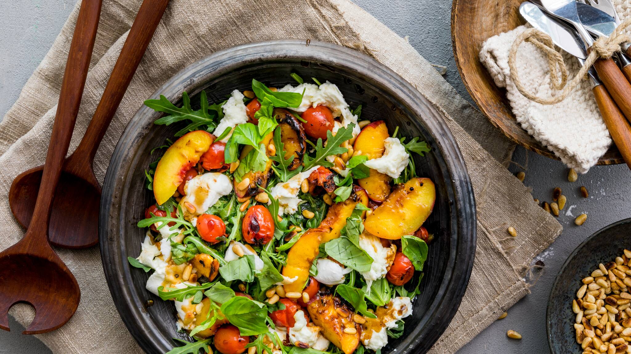 Rezept für Fruchtiger Grillsalat - EDEKA