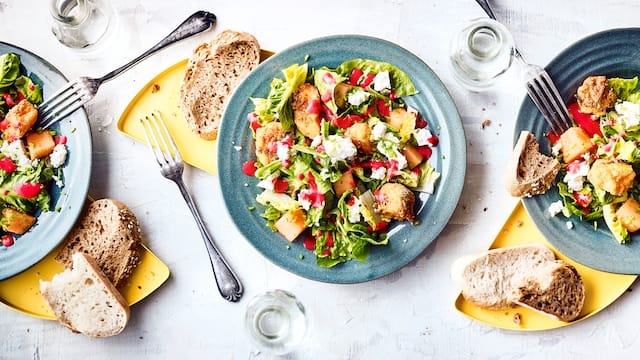 Fruchtiger Salat mit Fisch