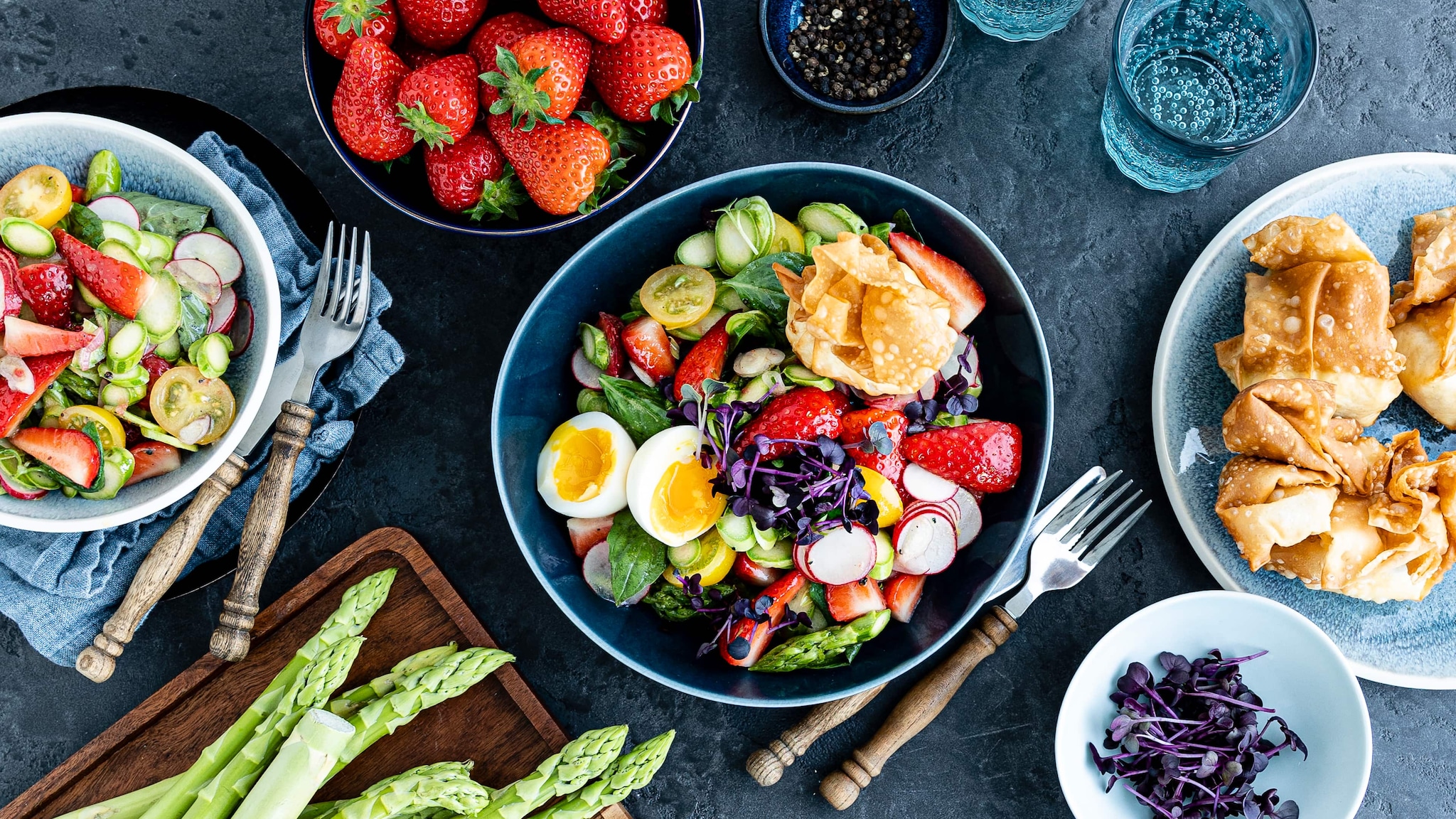 Frühlingssalat mit Erdbeeren