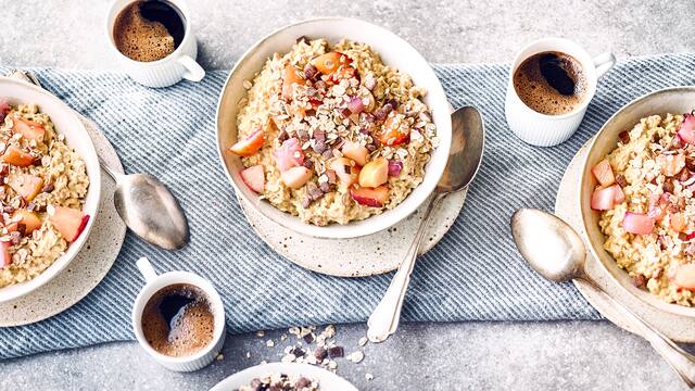 Frühstücksbrei mit Pflaumen