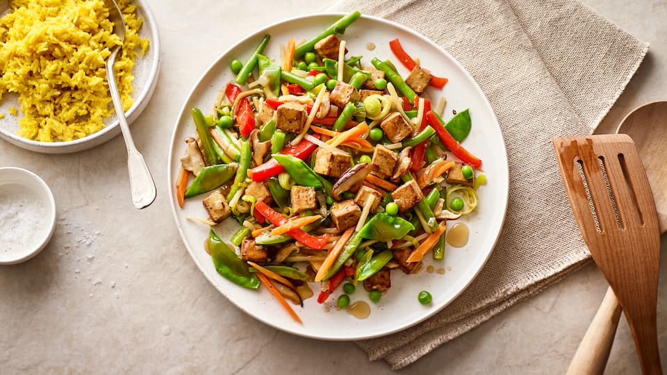 Gebratenes Gemüse mit Tofu