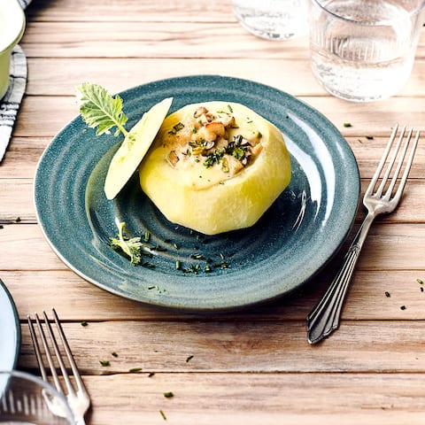 Eine Knolle voller Geschmack: Unsere gefüllten Kohlrabi mit Champignons, Zwiebeln und Gouda sind als vegetarisches Hauptgericht oder Beilage geeignet.