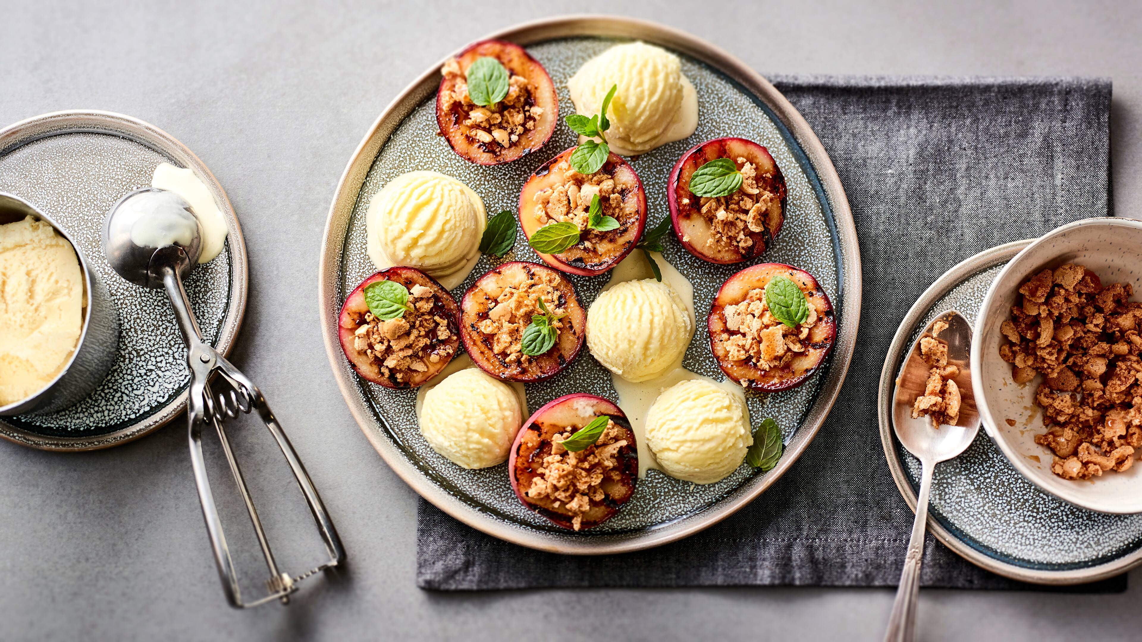 Gegrillte Pfirsiche mit Eis - Rezept | EDEKA