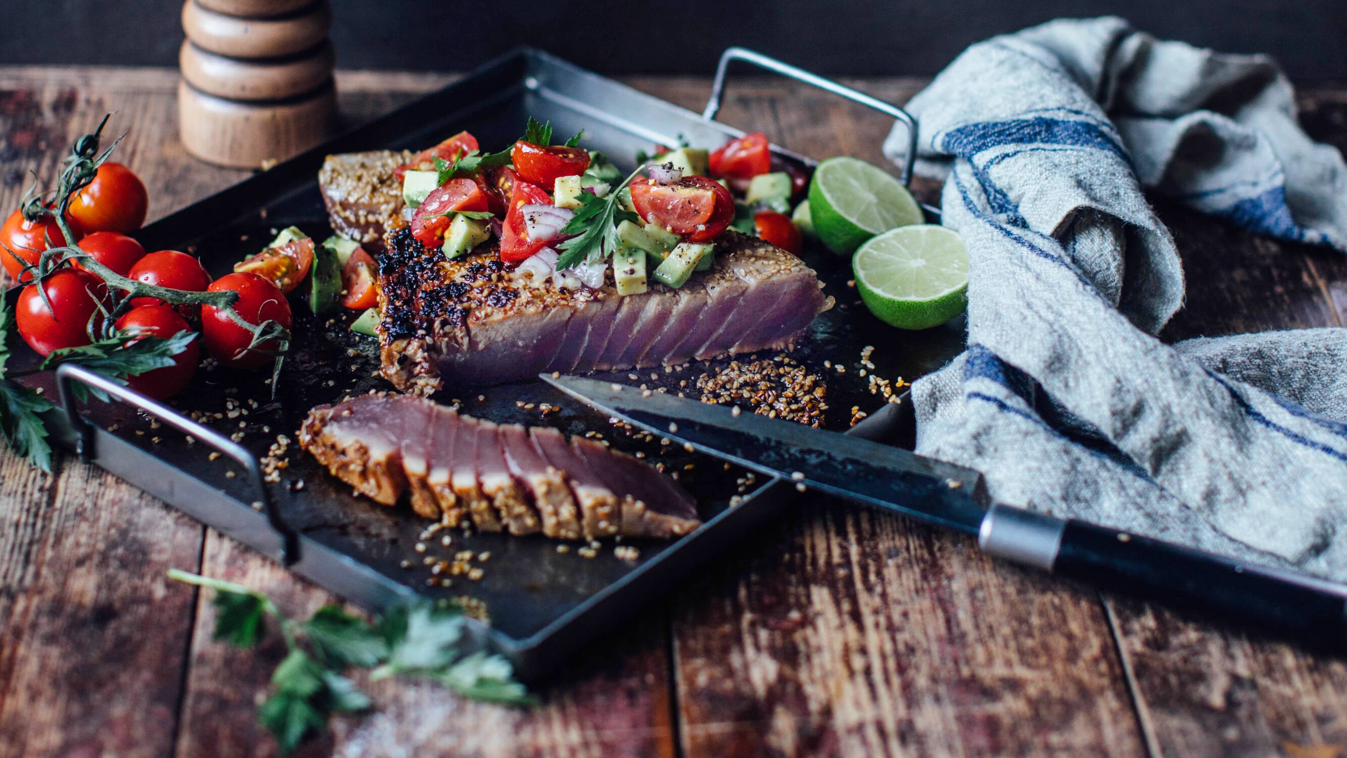 Gegrillte Thunfischsteaks mit Salsa - Rezept | EDEKA
